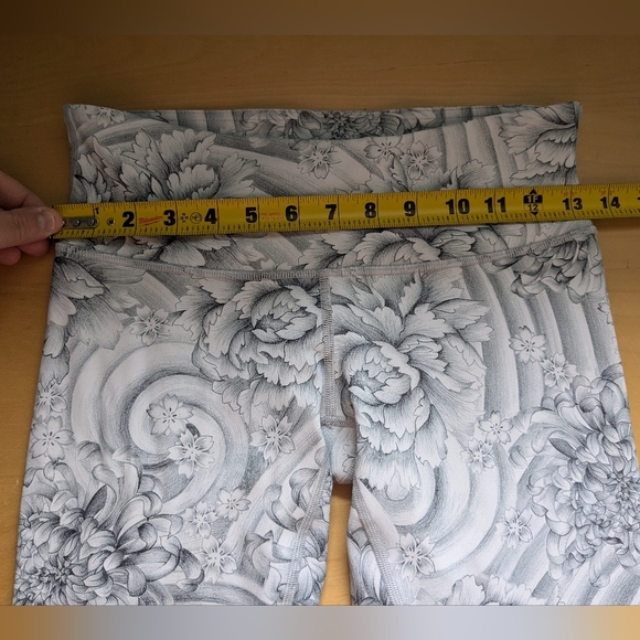 Lululemon Wunder Under Low-Rise Tight Legging Floral Pattern Size 6 - Picture 12 of 14